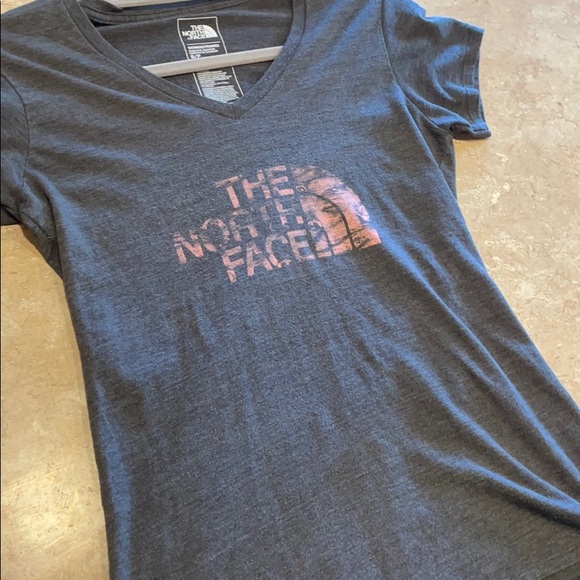 North face Tshirt - Picture 2 of 4